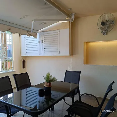 Διαμέρισμα Hara's *