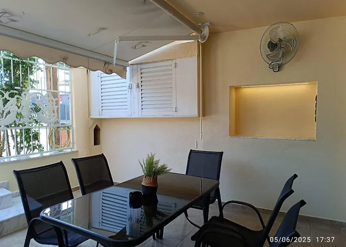 Διαμέρισμα Hara's *